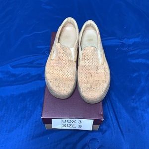 BOX 3 Johnston & Murphy slip on